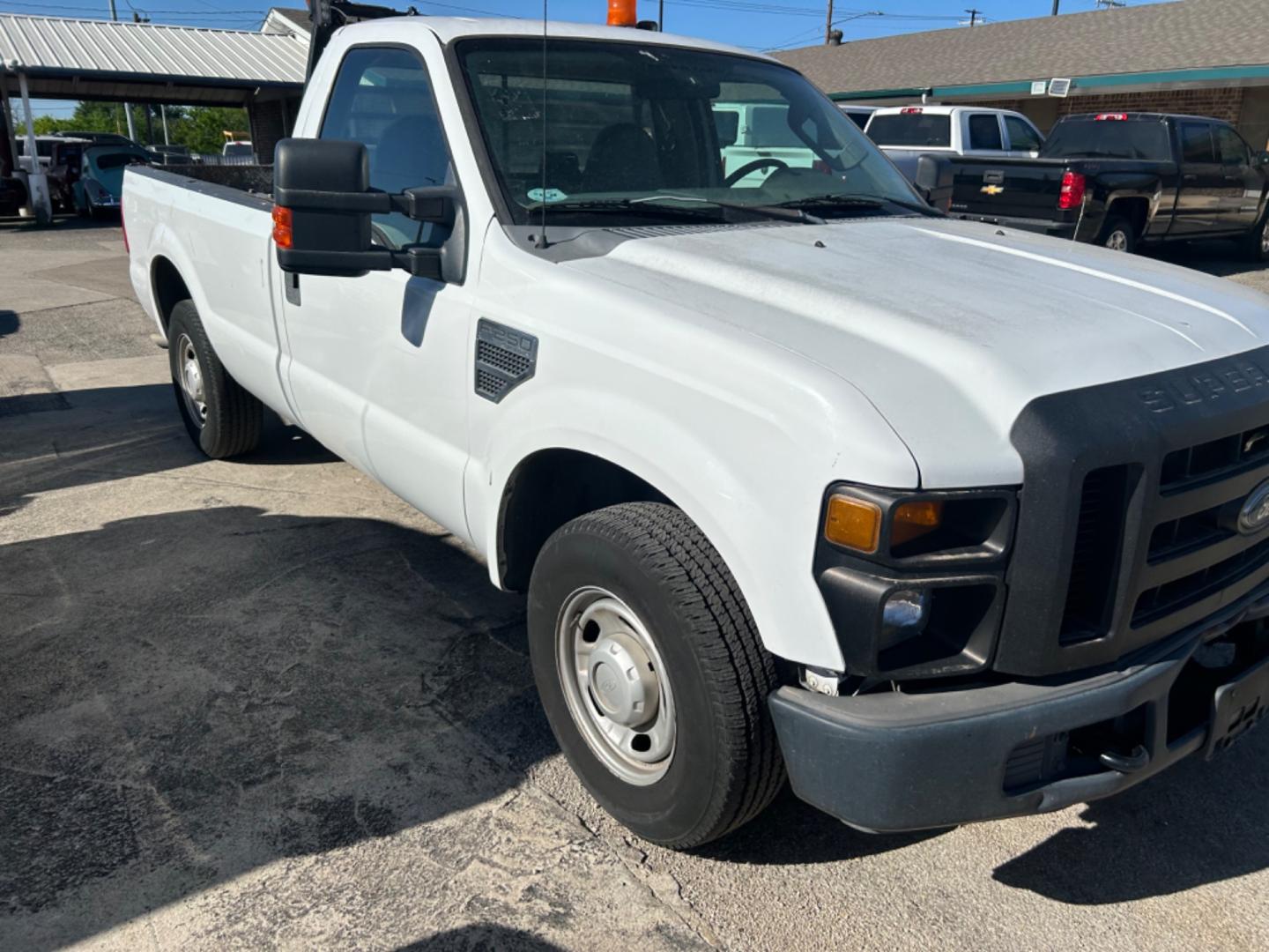 2010 White Ford F-250 SD XL 2WD (1FTNF2A52AE) with an 5.4L V8 SOHC 16V engine, located at 1687 Business 35 S, New Braunfels, TX, 78130, (830) 625-7159, 29.655487, -98.051491 - Photo#3